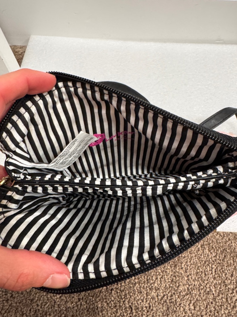 Betsey Johnson luv Betsey quilted heart crossbody bag purse NWT - Picture 6 of 6